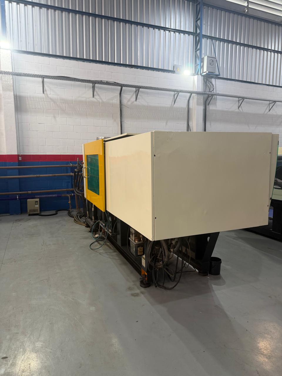 Injetora Sinitron Borchê 200 tons